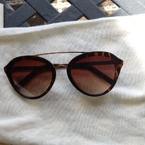 Guess Tortoiseshell Frame Sunglasses with Brown Gradient Lenses